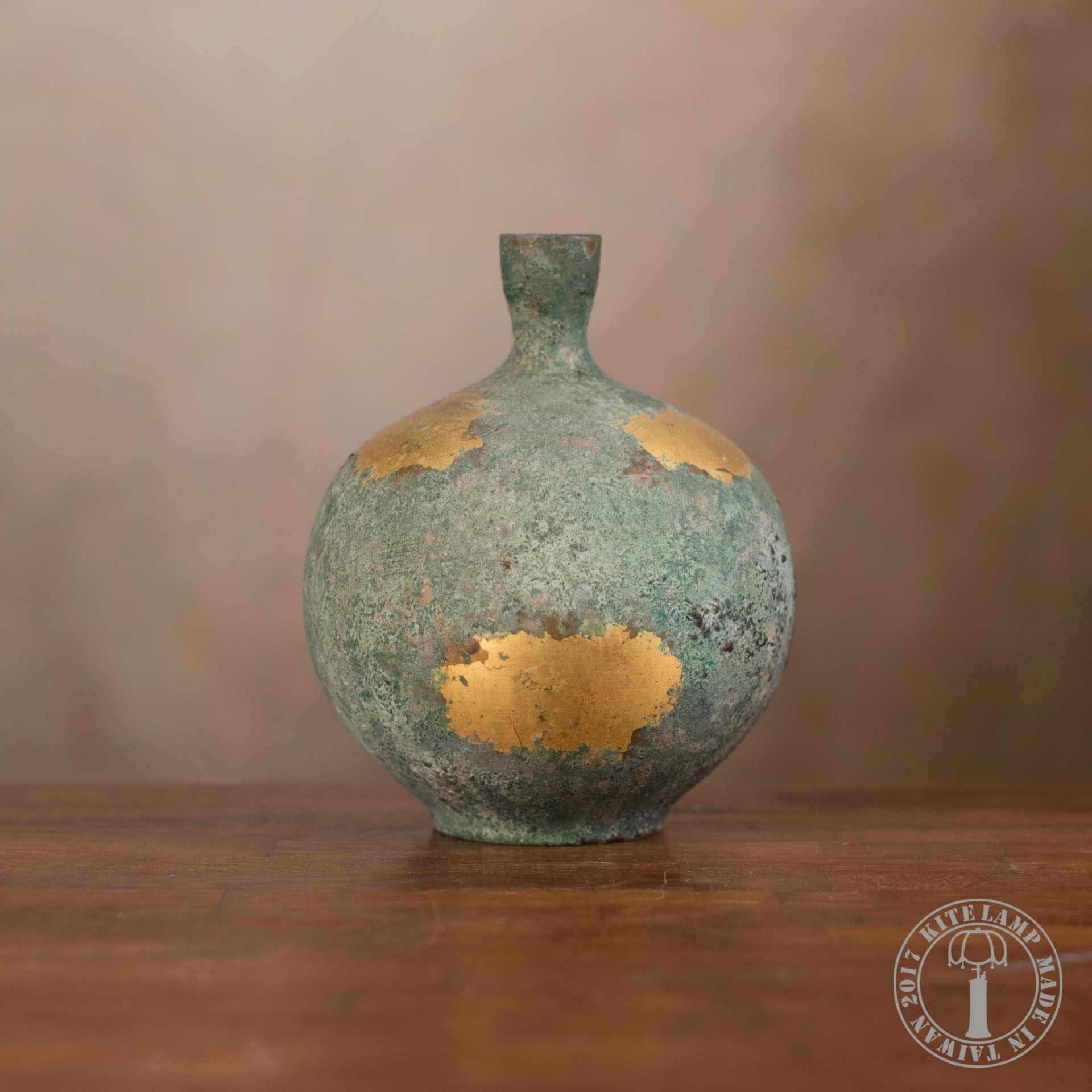 青铜金箔花器